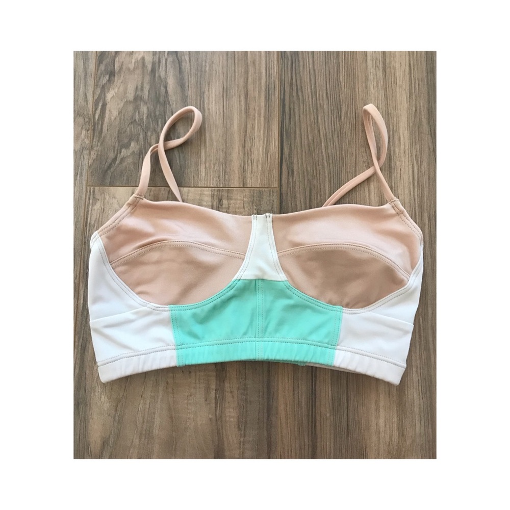 Size S/M• Onzie Yoga Bra